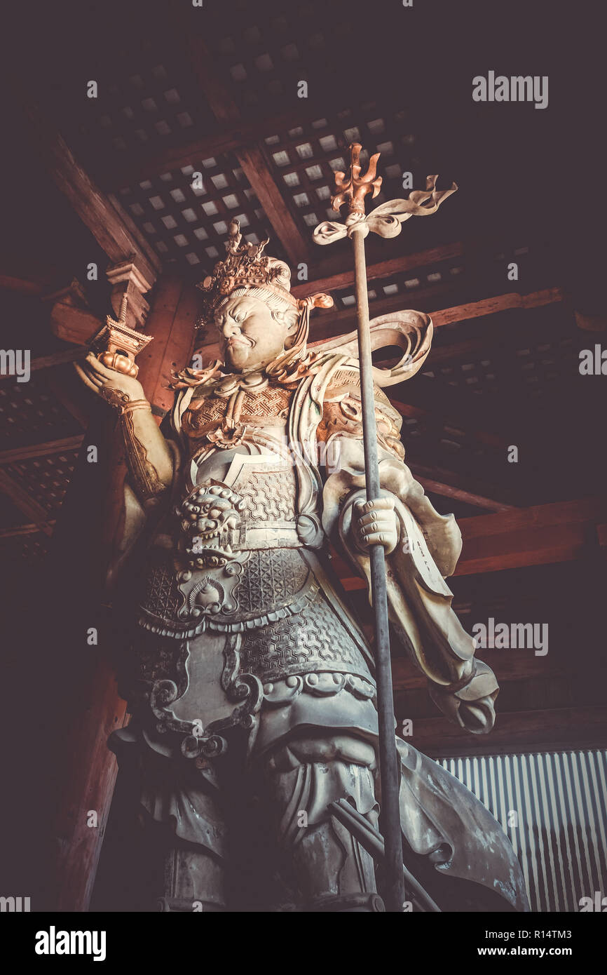 Komokuten custode statua in Daibutsu-den Tempio di Todai-ji di Nara, Giappone Foto Stock