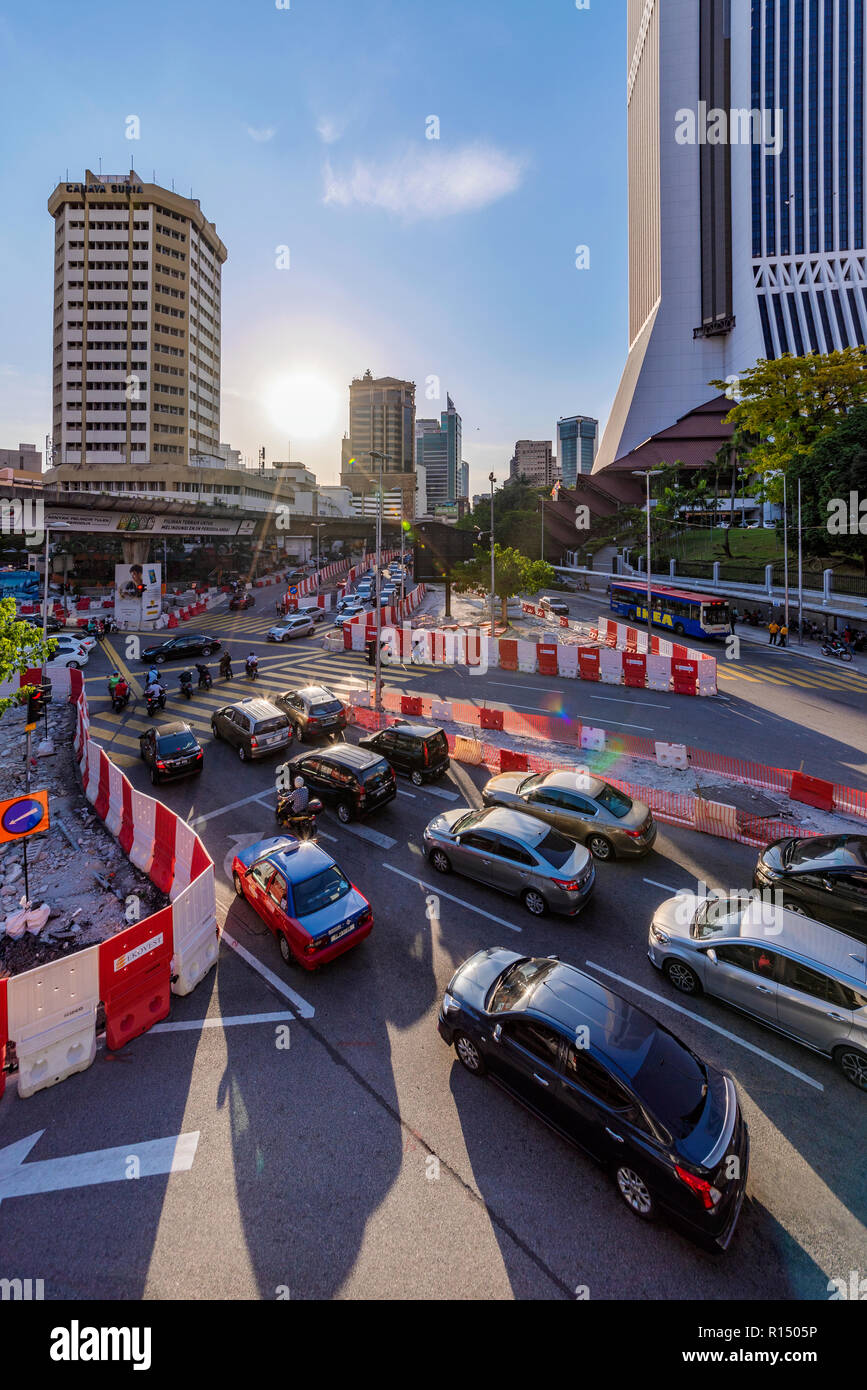 KUALA LUMPUR, Malesia - 20 Luglio: Downtown cityscape con traffico vicino Sentral Pudu stazione degli autobus sulla luglio 20, 2018 a Kuala Lumpur Foto Stock