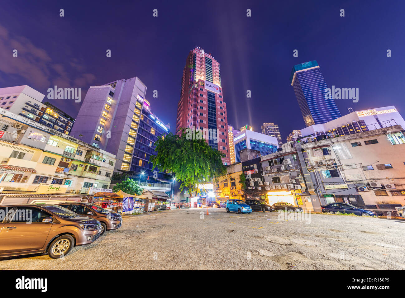 KUALA LUMPUR, Malesia - 23 Luglio: vista notturna della città edifici nell'area del centro cittadino nei pressi di Bukit Bintang sulla luglio 23, 2018 a Kuala Lumpur Foto Stock