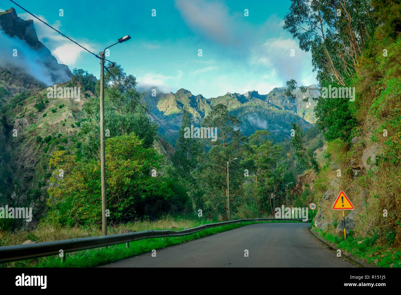 Strasse, Nonnental, Curral das Freira, Zentralgebirge, Madeira, Portogallo Foto Stock