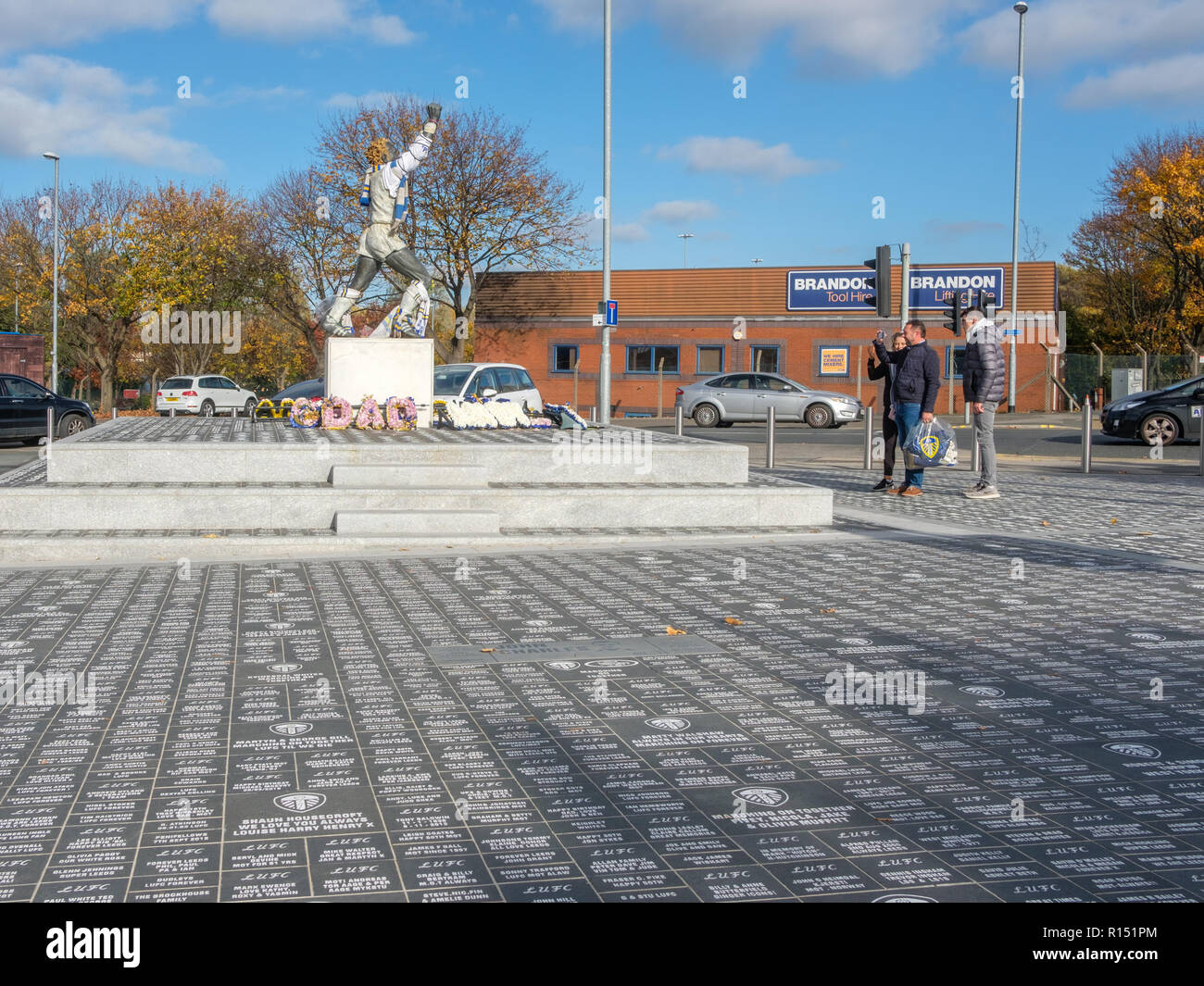 : Bremner piazza fuori Elland Road Stadium. Billy Bremner fu il leggendario giocatore di football e il capitano del Leeds United e la Scozia. Foto Stock