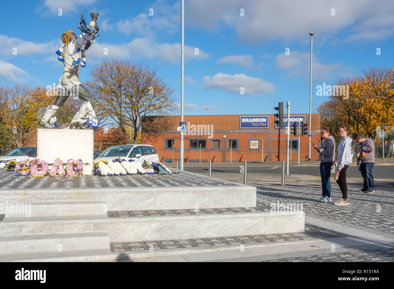 : Bremner piazza fuori Elland Road Stadium. Billy Bremner fu il leggendario giocatore di football e il capitano del Leeds United e la Scozia. Foto Stock