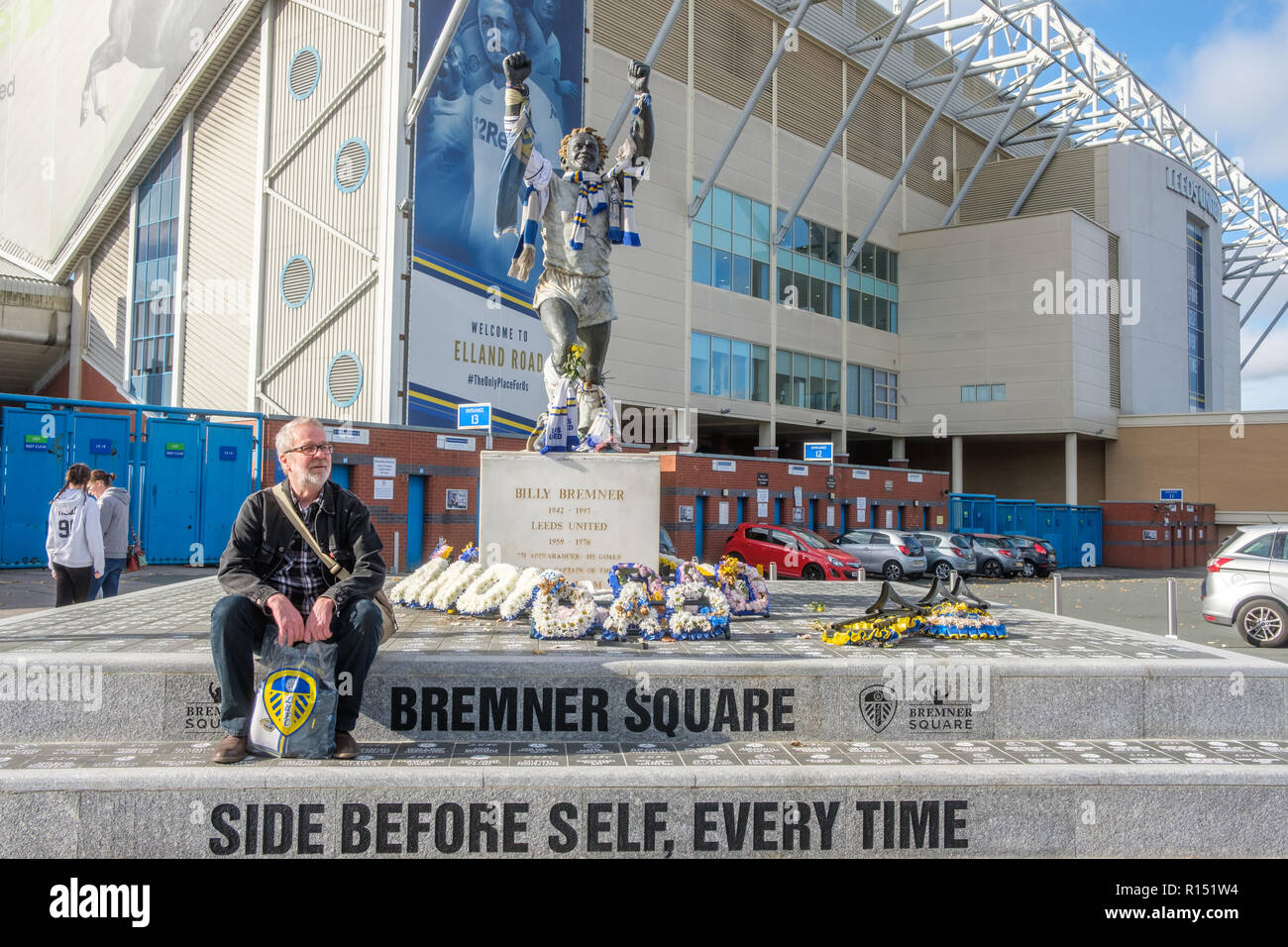 : Bremner piazza fuori Elland Road Stadium. Billy Bremner fu il leggendario giocatore di football e il capitano del Leeds United e la Scozia. Foto Stock