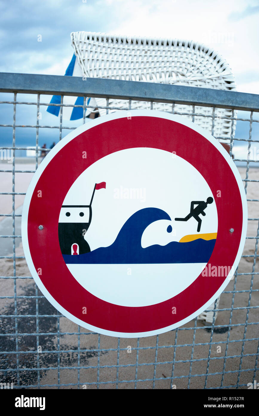 Segno, pericolo di onde da surf, Duhnen, Cuxhaven, Bassa Sassonia, Germania Foto Stock