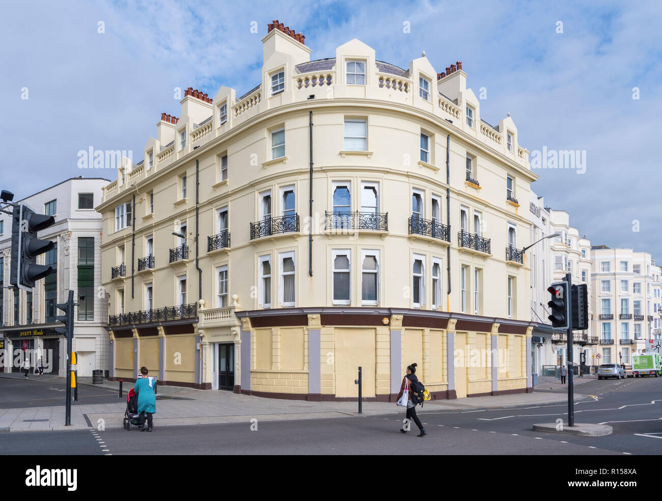 Clarendon palazzi, un edificio classificato Grade II, ora un blocco di appartamenti, convertiti da un hotel a Brighton, East Sussex, Inghilterra, Regno Unito. Foto Stock