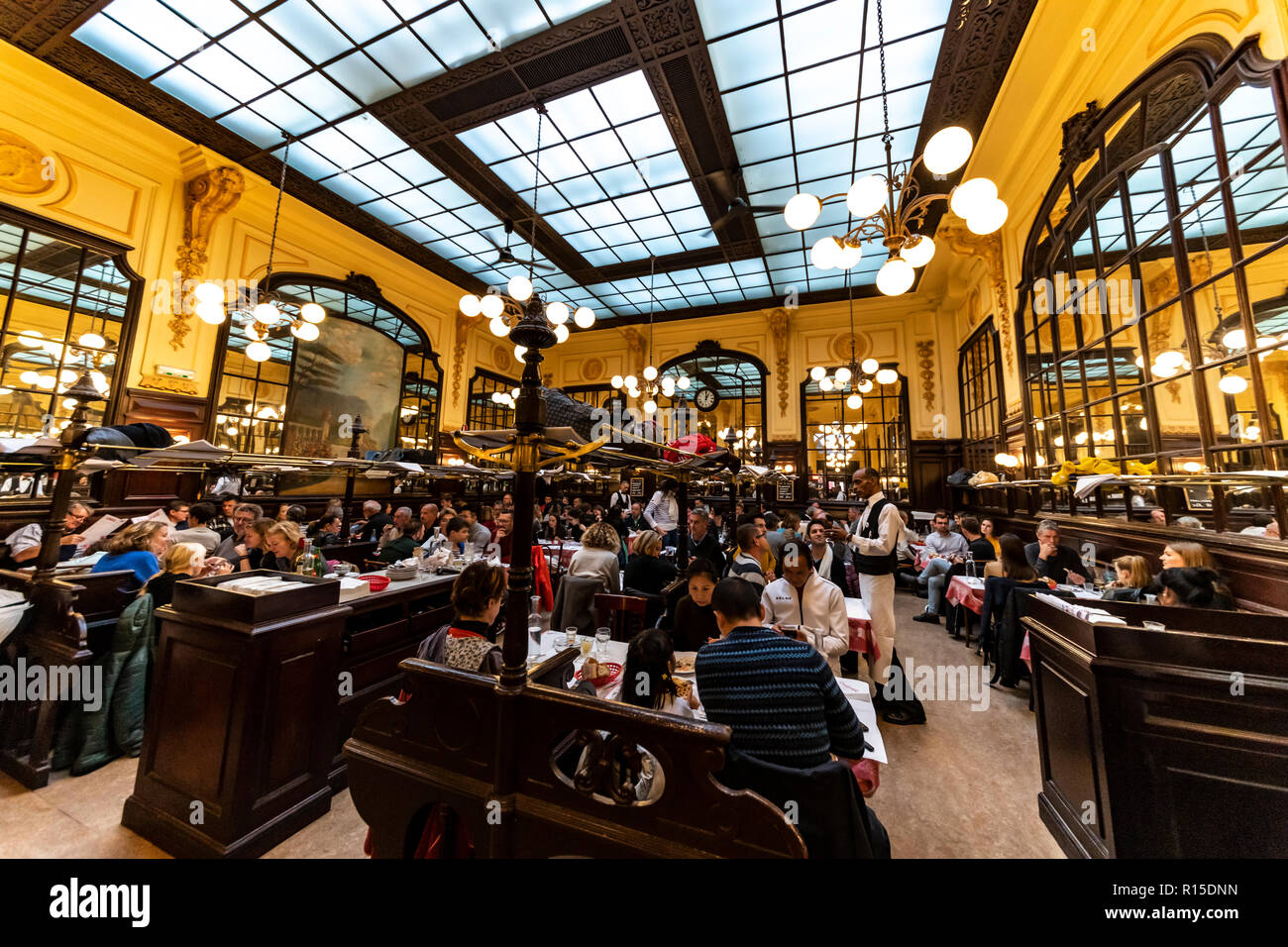 Parigi, 27 Ottobre 2018 - Bouillon Chartier, o semplicemente Chartier, è un "bouillon' ristorante ha fondato a Parigi nel 1896,[1] situato nel nono distretto di un Foto Stock