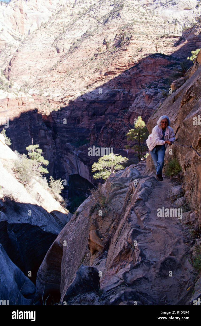 Escursioni su Hidden Canyon Trail,Parco Nazionale Zion,Utah Foto Stock