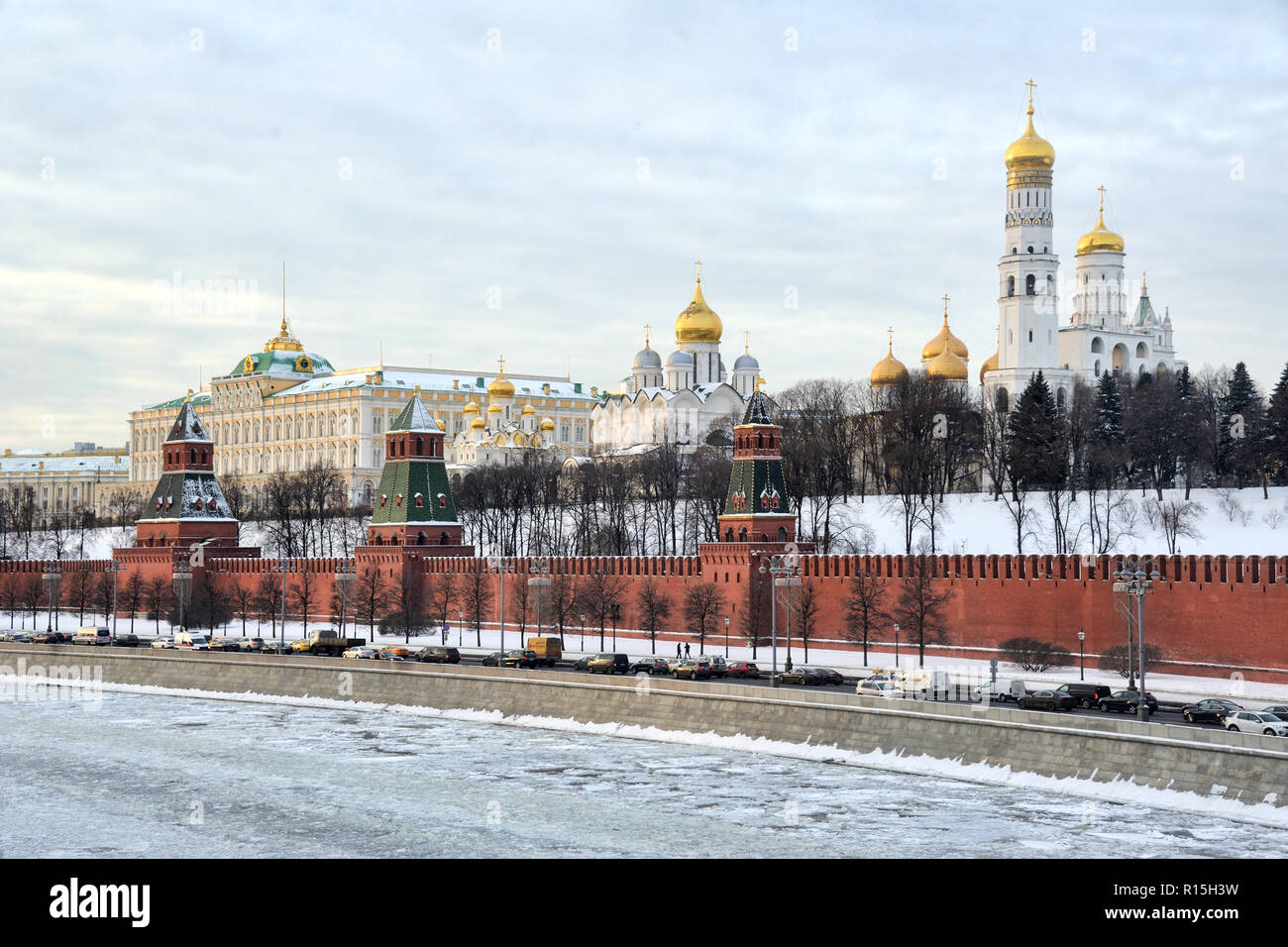 Il Cremlino terrapieno in inverno Foto Stock