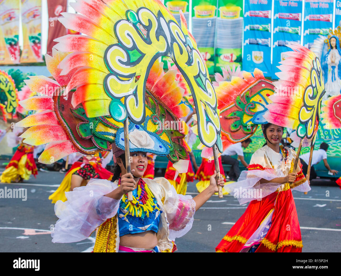 Partecipanti alla festa di Aliwan a Manila Filippine Foto Stock