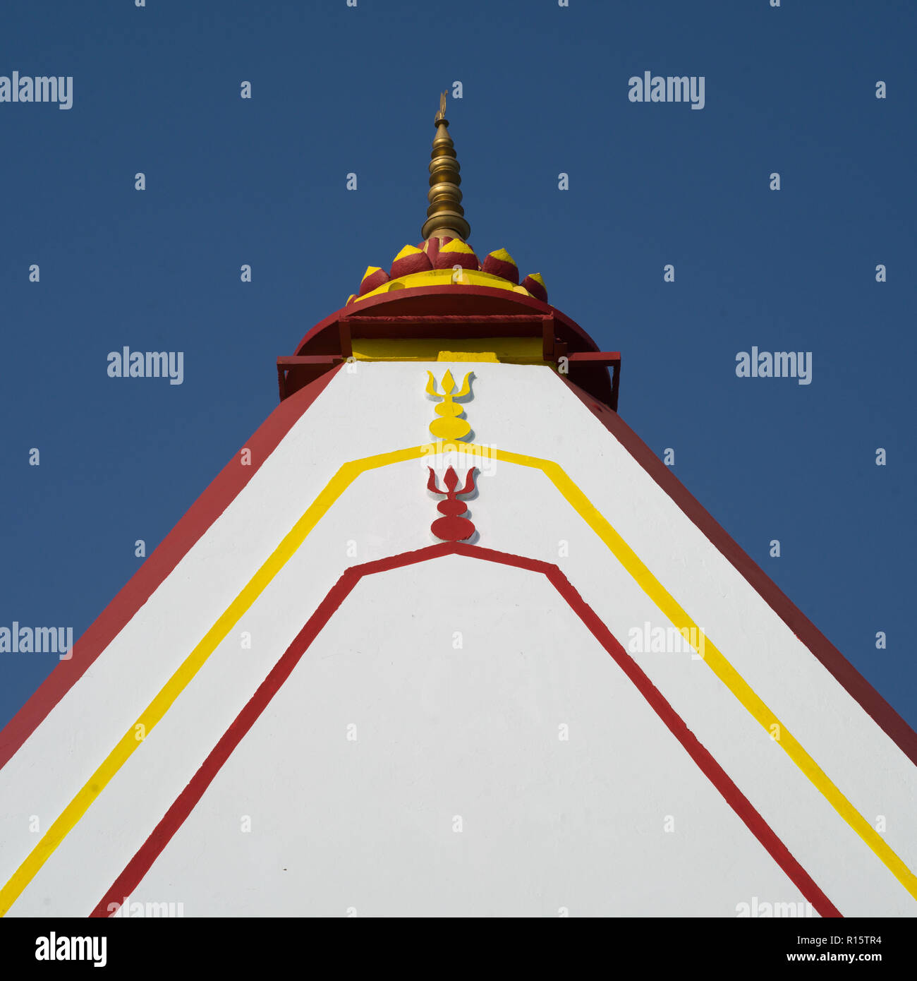 Alta Vista in sezione di un tempio, Kunjapuri Devi tempio, Adali, Narendranagar, Tehri Garhwal, Uttarakhand, India Foto Stock