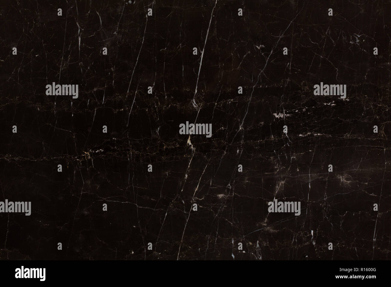 Marmo marrone scuro dello sfondo con fessurazioni. Exluseve pietra naturale texture. Foto Stock