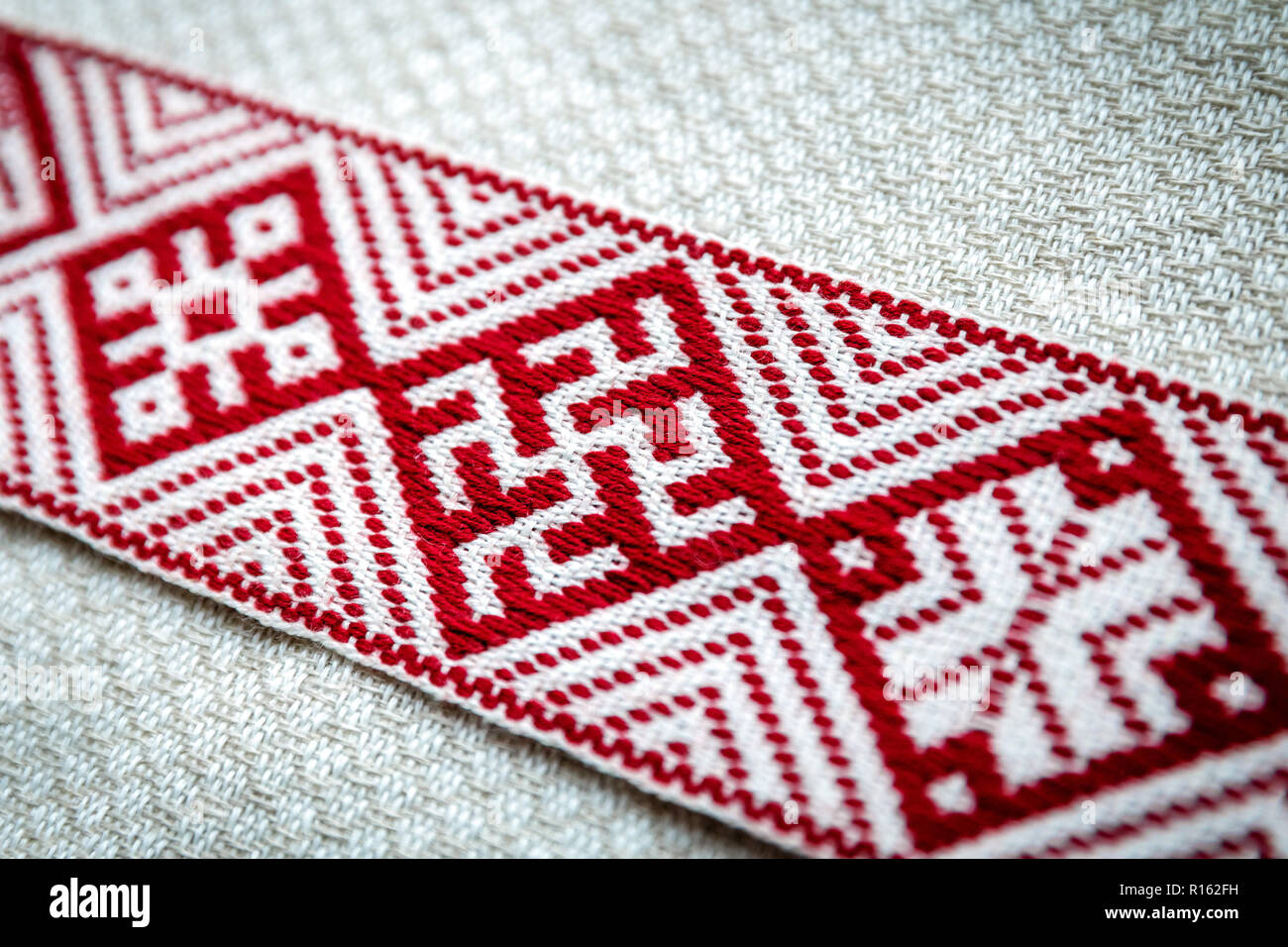 Simboli Nazionali di Lettonia - primo piano della cinghia Lielvarde Foto Stock