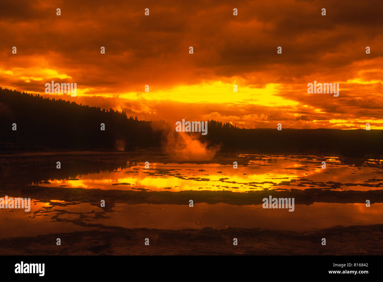 Nord America; Stati Uniti; Wyoming; Hot Springs; il Parco Nazionale di Yellowstone; autunno; tramonto Foto Stock