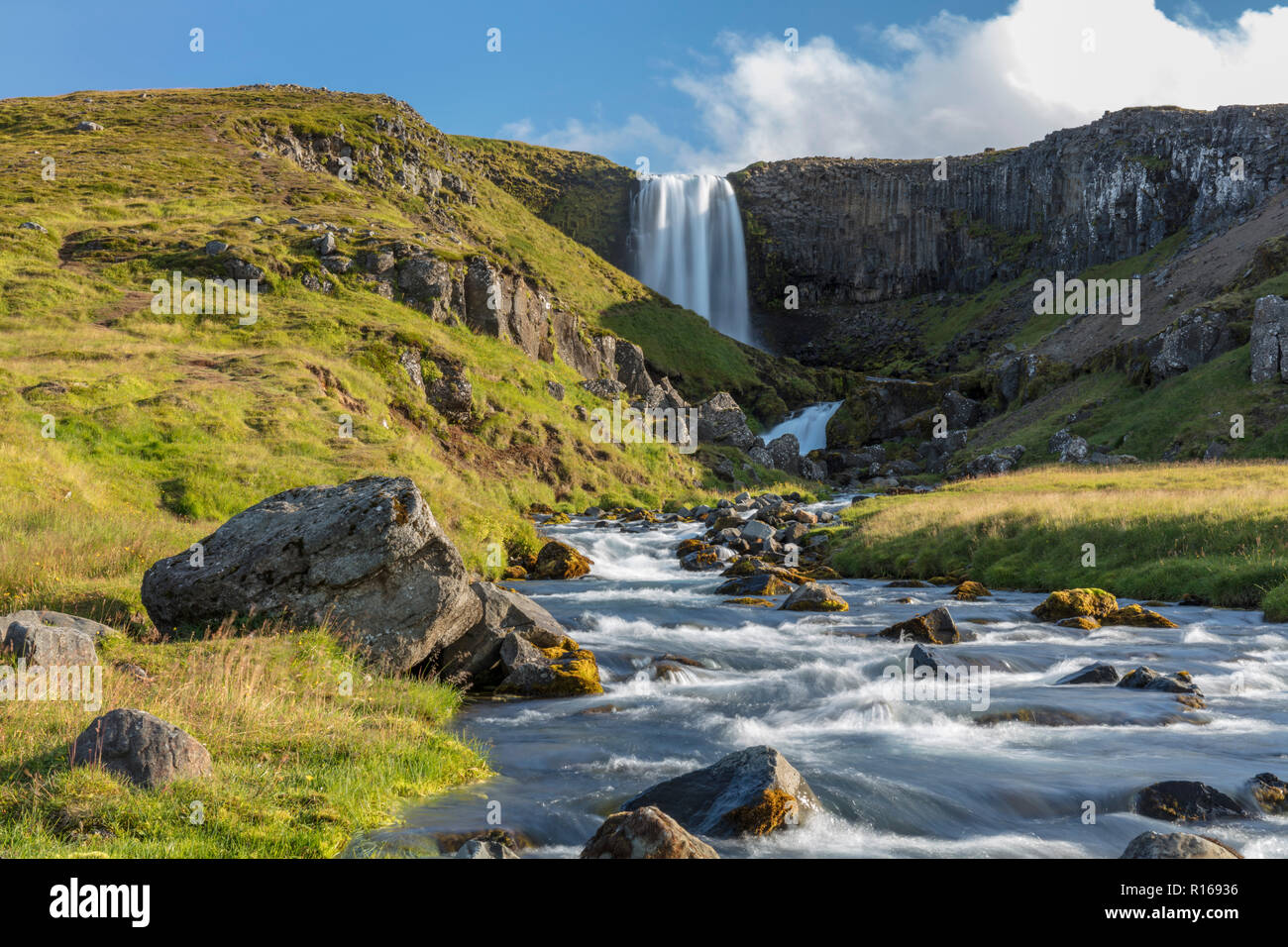 Cascata Svöðufoss vicino a Olafsvik, Snaefellsnes Peninsula, West Islanda Islanda Foto Stock