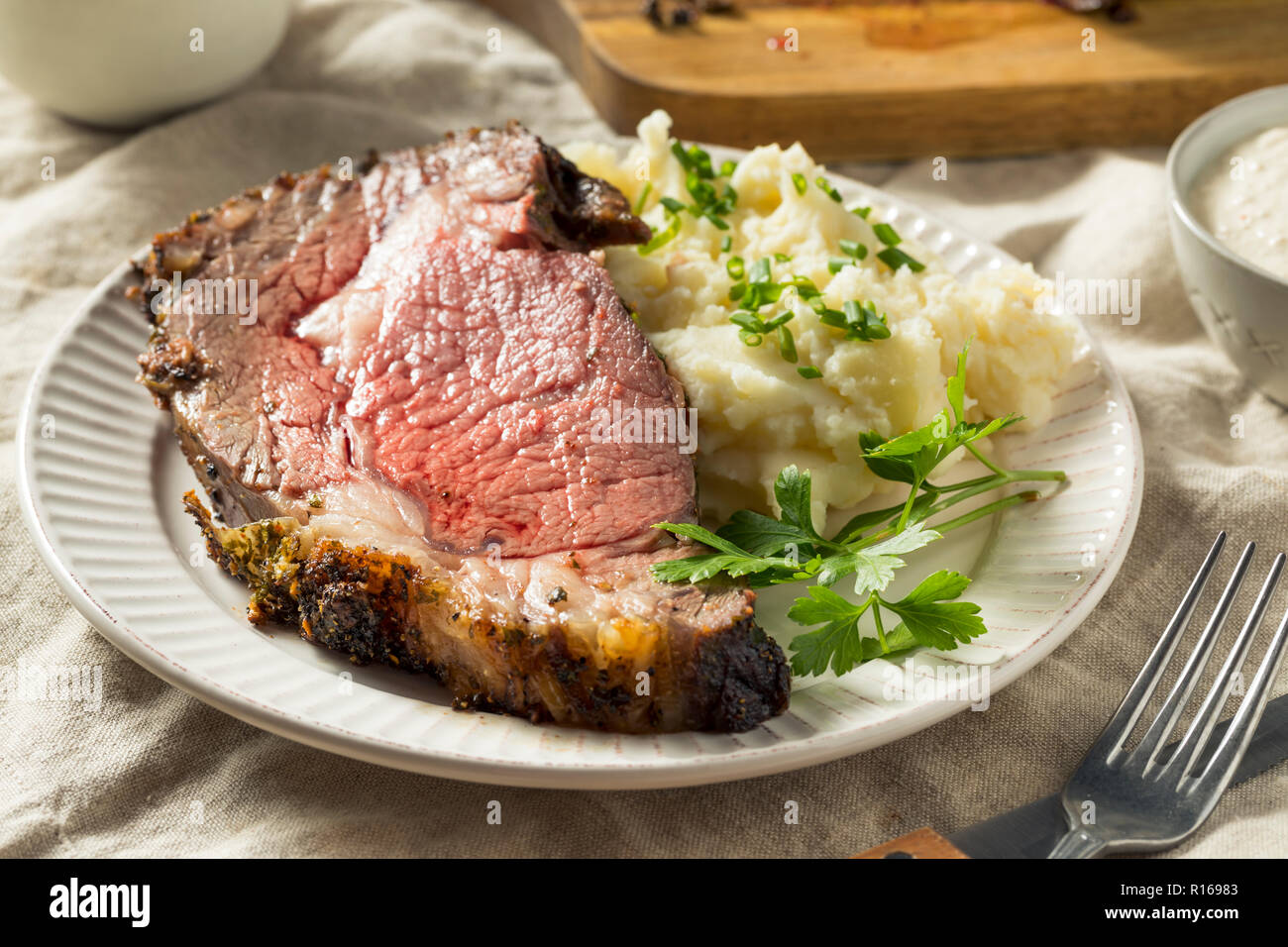 Arrosti di carni disossate Carni bovine Prime Rib Roast pronto a mangiare Foto Stock