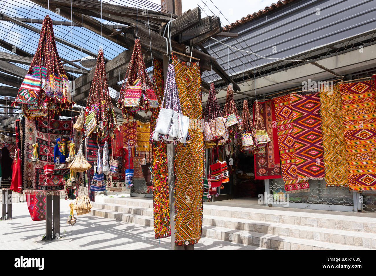 Negozio di tappeti in vecchio bazaar, Skopje, Regione di Skopje, Repubblica di Macedonia del nord Foto Stock