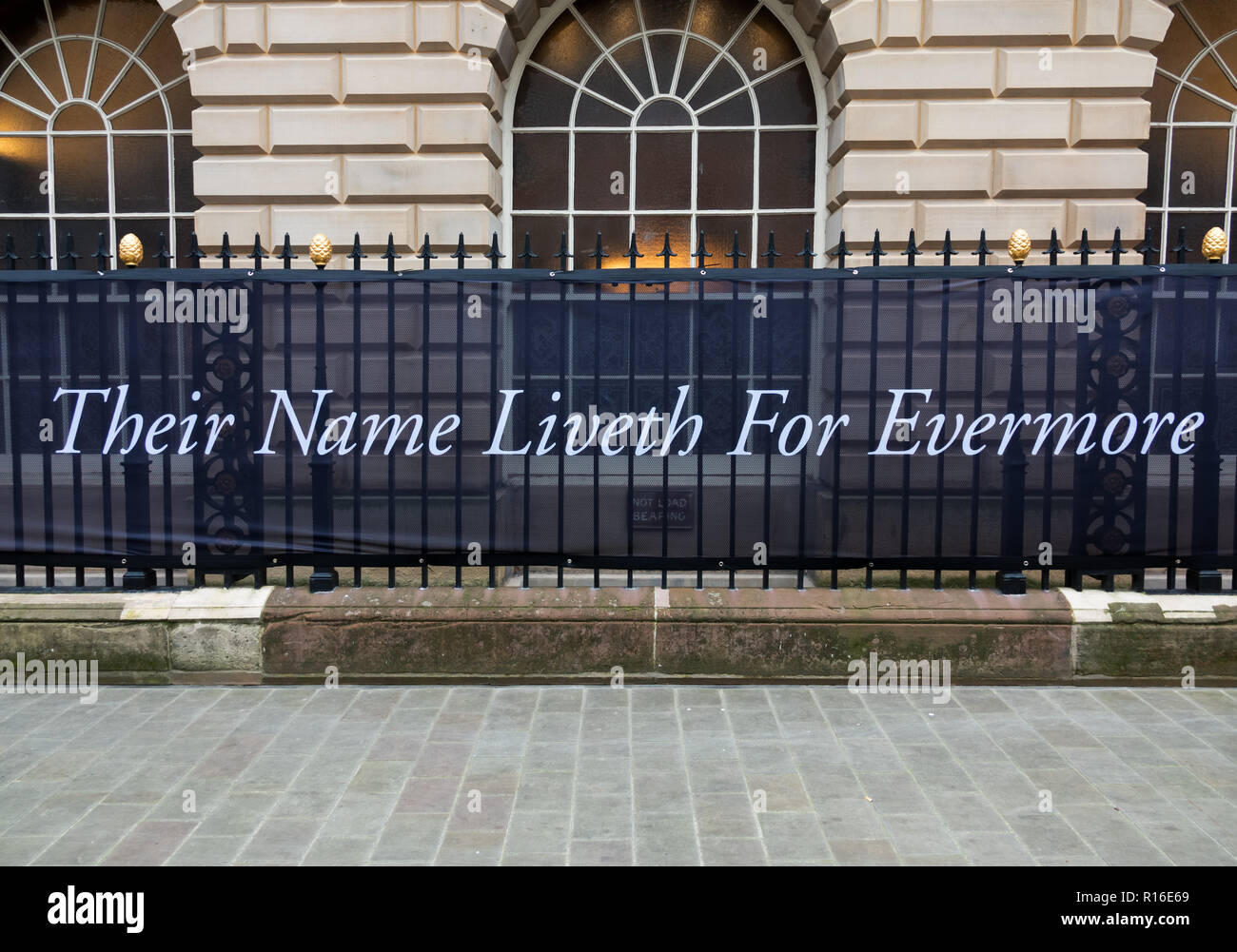 Liverpool, Regno Unito. Il 9 novembre 2018. Rimembranza service al Cotton Exchange, Exchange bandiere Liverpool Regno Unito. Credito: Ken Biggs/Alamy Live News. Foto Stock