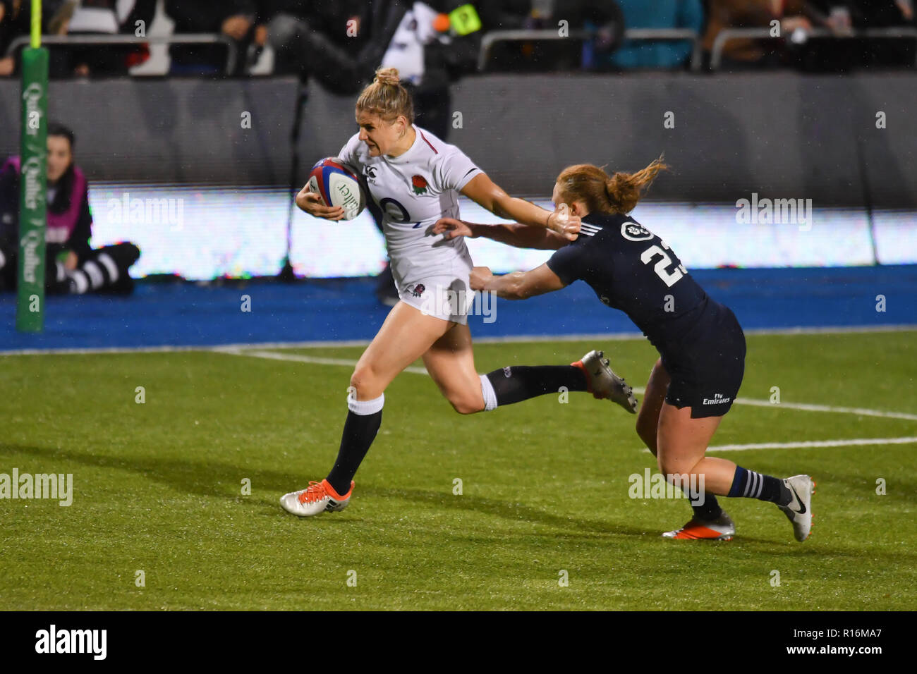 L'Inghilterra del Carys Williams è affrontato negli Stati Uniti che Jennine Duncan durante Quilter intenzionali - Inghilterra Donne vs usa le donne al Parco di Allianz il Venerdì, 09 novembre 2018. Londra Inghilterra. (Solo uso editoriale, è richiesta una licenza per uso commerciale. Nessun uso in scommesse, giochi o un singolo giocatore/club/league pubblicazioni). Foto Stock