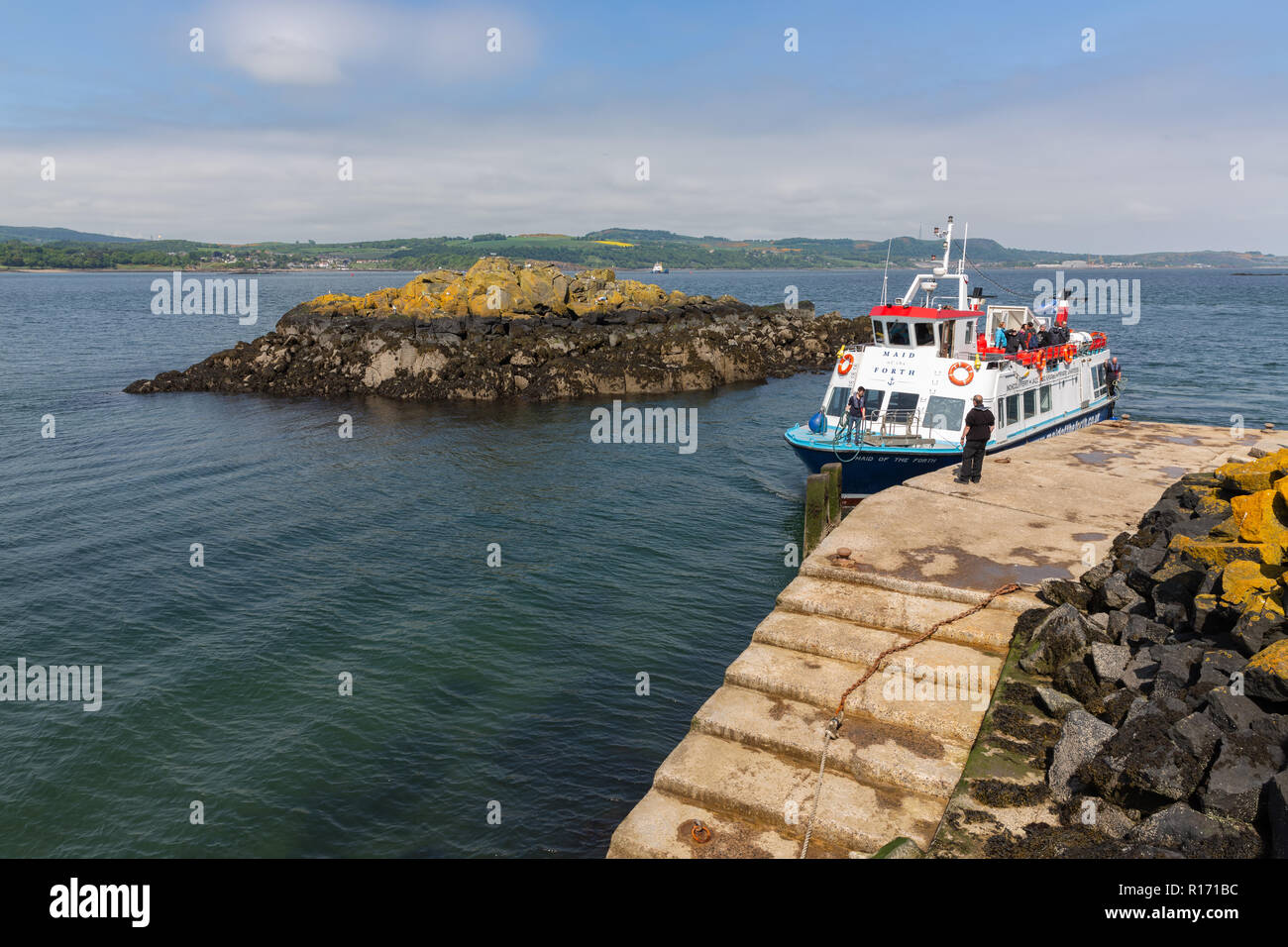 Avviare nave ormeggiata a Inchcolm isola vicino a Scottish Edinburgh Foto Stock