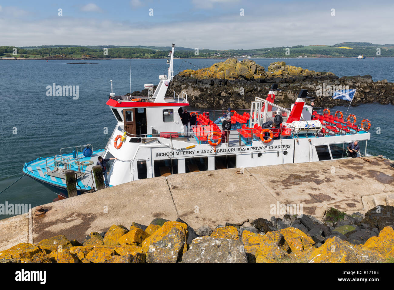 Avviare nave ormeggiata a Inchcolm isola vicino a Scottish Edinburgh Foto Stock