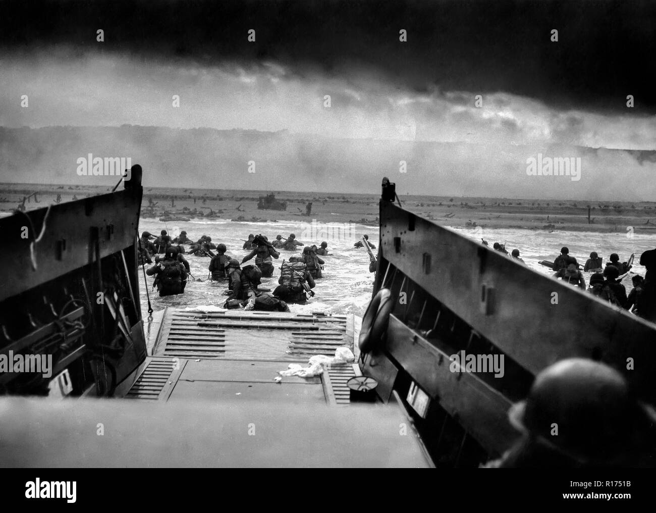 La Normandia, Francia, giugno 6, 1944. Il D-Day, i soldati alleati sbarcate da navi da trasporto, la II Guerra Mondiale Foto Stock