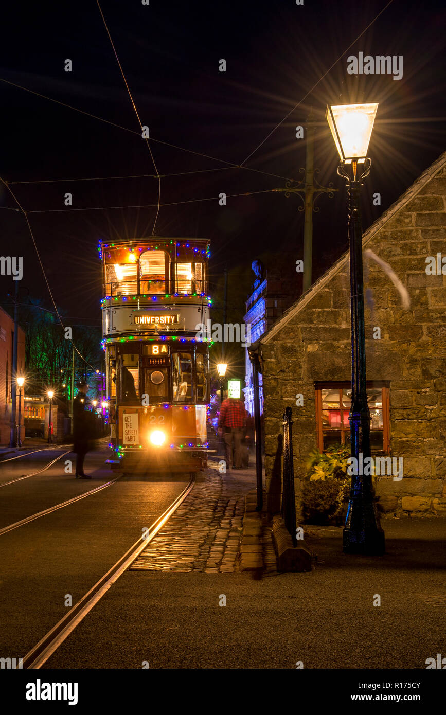 Uno di una serie di immagini prese nel corso di una speciale serata aperta a Crich tramvia Village, Derbyshire, Regno Unito Foto Stock