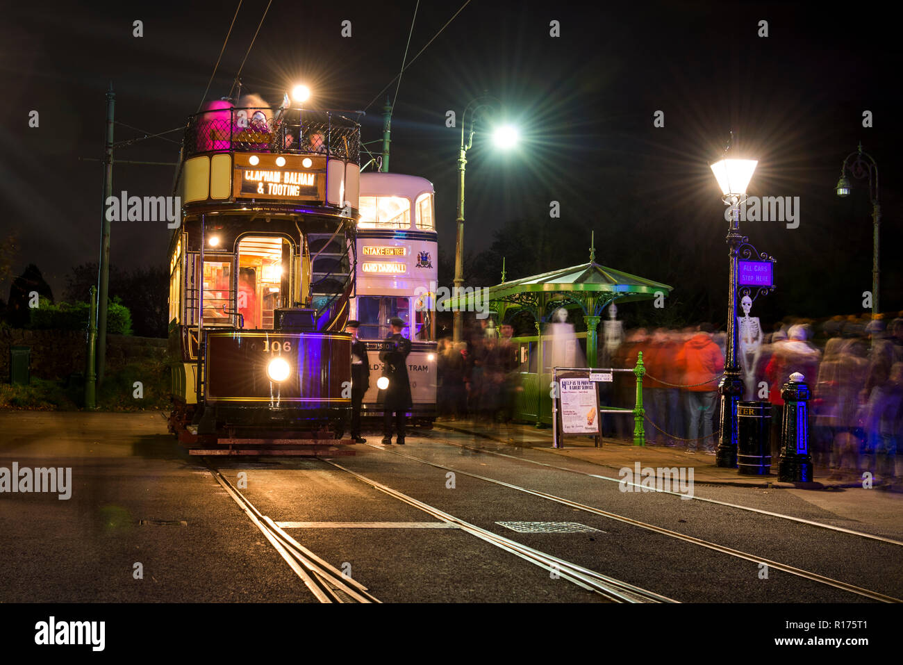 Uno di una serie di immagini prese nel corso di una speciale serata aperta a Crich tramvia Village, Derbyshire, Regno Unito Foto Stock