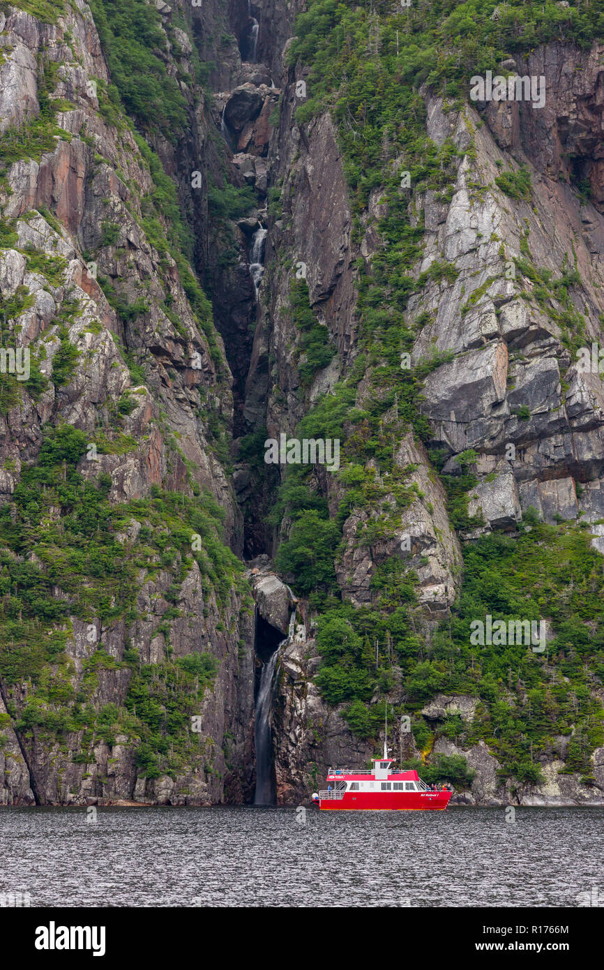 ROCKY Harbour, Terranova, CANADA - Tour in barca sul Western Brook laghetto, nel Parco Nazionale Gros Morne. Foto Stock