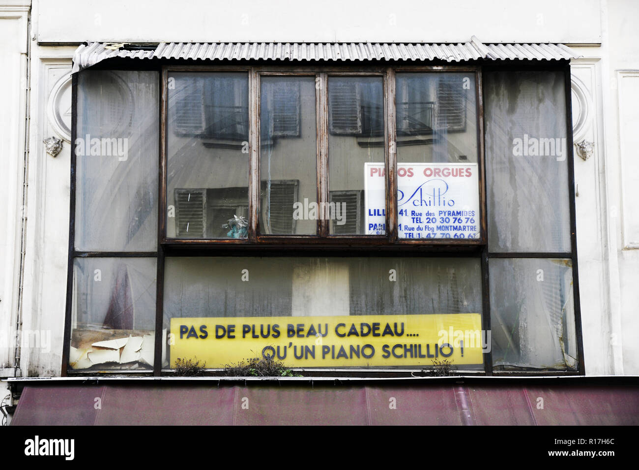 Vecchio pianoforte fabbrica - Rue du Faubourg Montmartre - Parigi - Francia Foto Stock