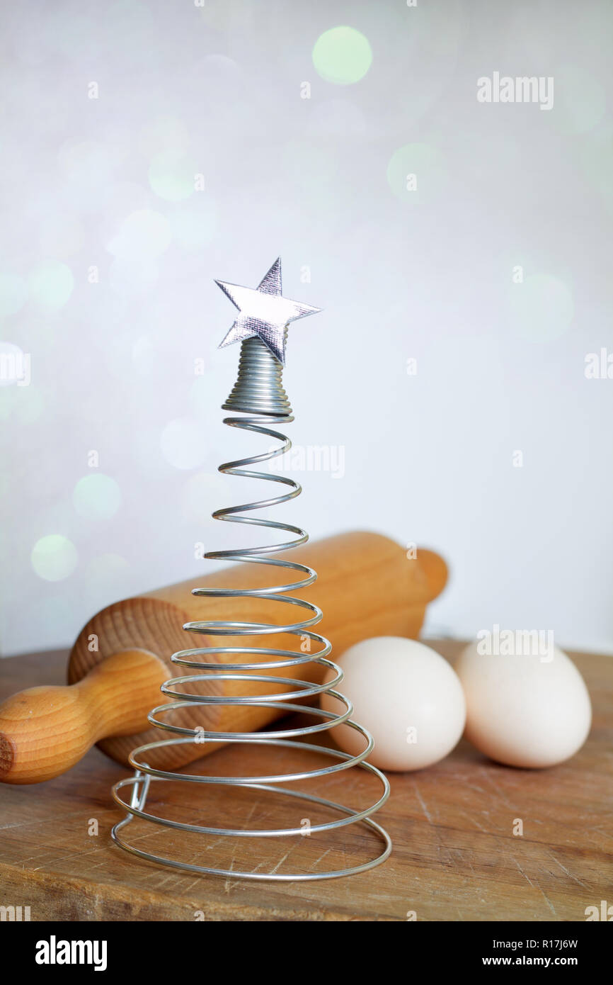 Abastract natale sostegno alimentare il concetto di sfondo con silver tree e ingredienti Foto Stock