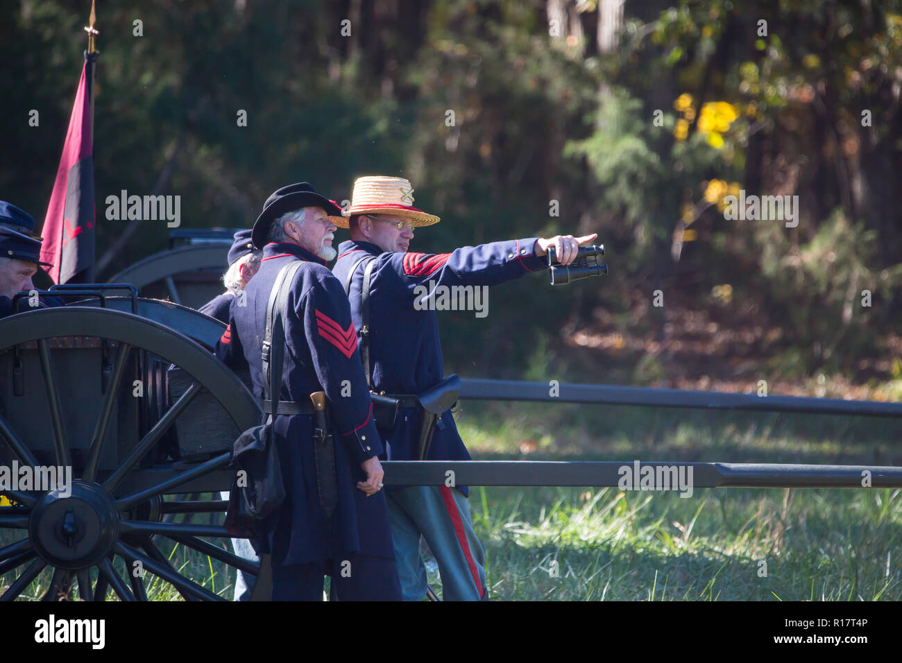 Famiglia MCCONNELLS, SC (USA) - 3 Novembre 2018: Reenactors in abito di periodo di partecipare in una ricreazione della Guerra Civile Americana a Brattonsville storico. Foto Stock