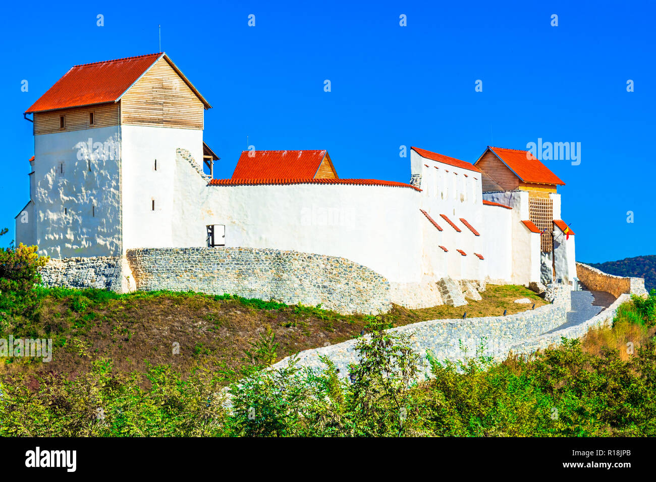 Feldioara, Brasov, Romania: fortezza medievale Marienburg in un bel pomeriggio,Transilvania Foto Stock
