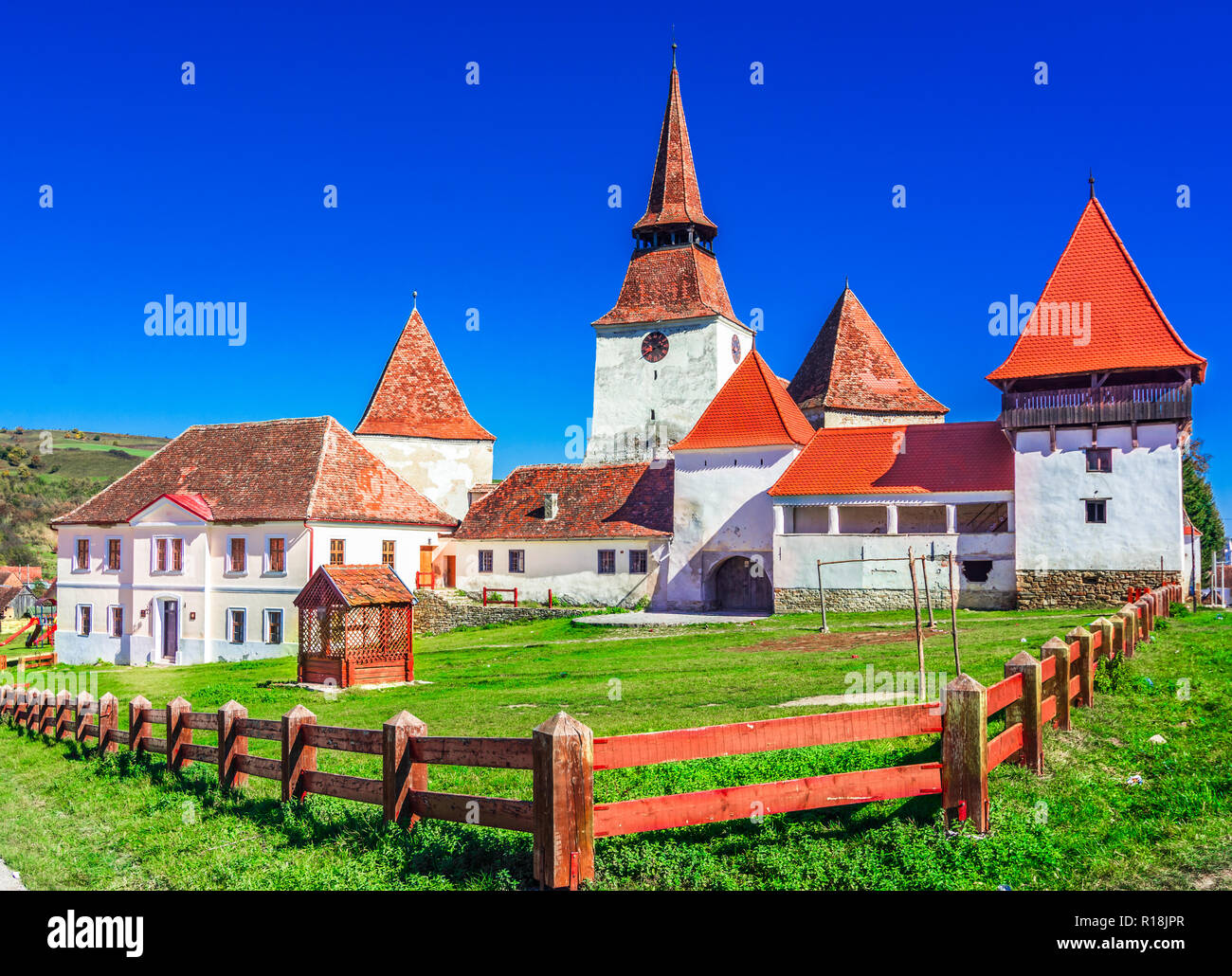Archita, Romania - medievale chiesa fortificata nel villaggio sassone Transilvania, in una bella giornata di autunno Foto Stock