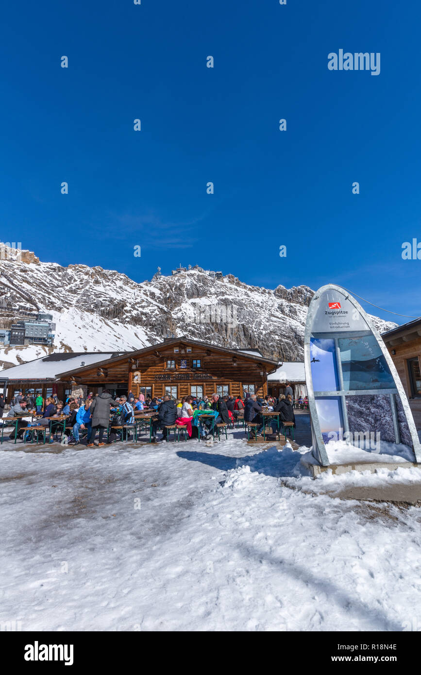 Zugspitze, Zugspitzeplat, il picco più alto, Garmisch-Partenkirchen, Gebirge Wetterstein o montagne del Wetterstein, alpi, Baviera, Germania, Europa Foto Stock