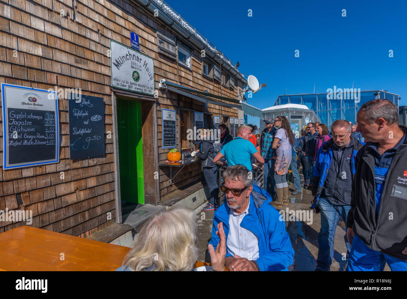 Münchener Haus, Zugsptize, il picco più alto, Garmisch-Partenkirchen, Gebirge Wetterstein o montagne del Wetterstein, alpi, Baviera, Germania, Europa Foto Stock