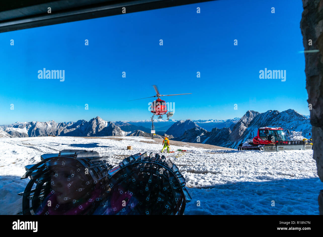 Zugspitzeplat, Zugspitze, il picco più alto, Garmisch-Partenkirchen, Gebirge Wetterstein o montagne del Wetterstein, alpi, Baviera, Germania, Foto Stock