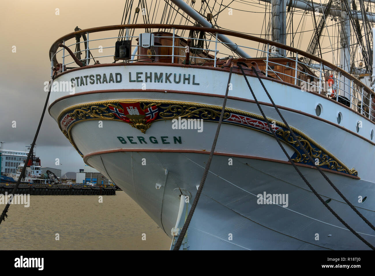 La poppa della Statsraad Lehmkuhl ormeggiata accanto a Reykjavik, Islanda Foto Stock