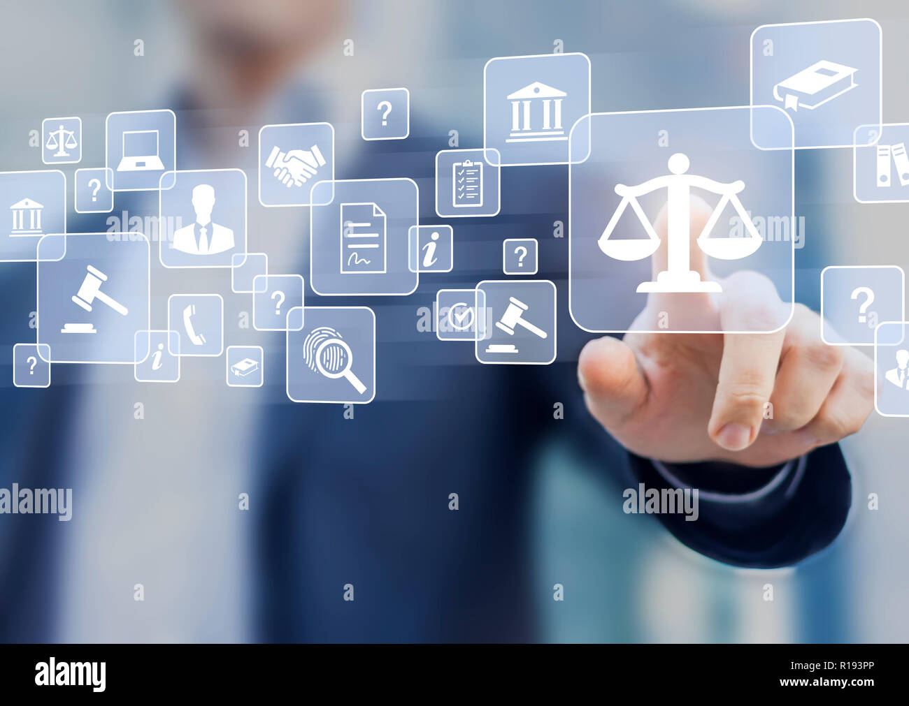 La consulenza legale di servizio professionale con la persona che presenta il lavoro di consulenza per contratto di business e legislazione, difesa avvocato, notaio documenti, co Foto Stock