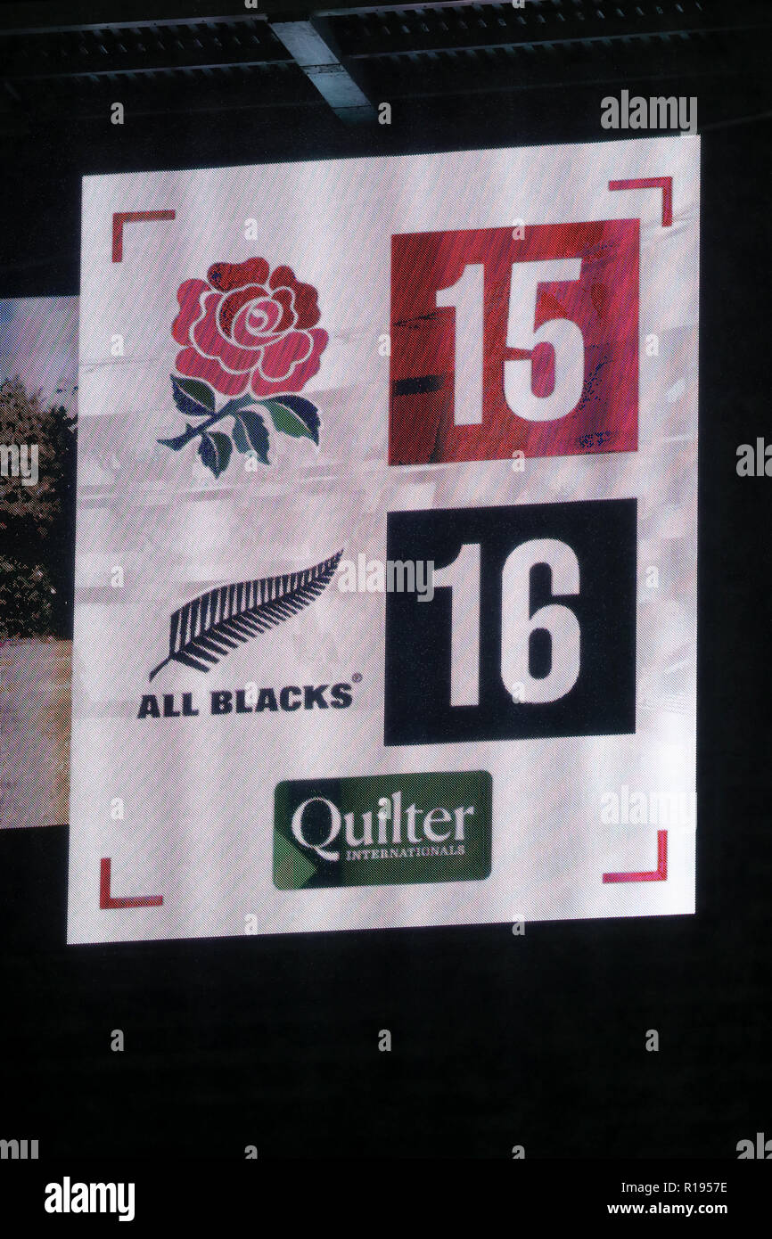 Il quadro di valutazione mostra il punteggio finale di Inghilterra 15-16 Nuova Zelanda dopo la Quilter partita internazionale a Twickenham Stadium di Londra. Foto Stock