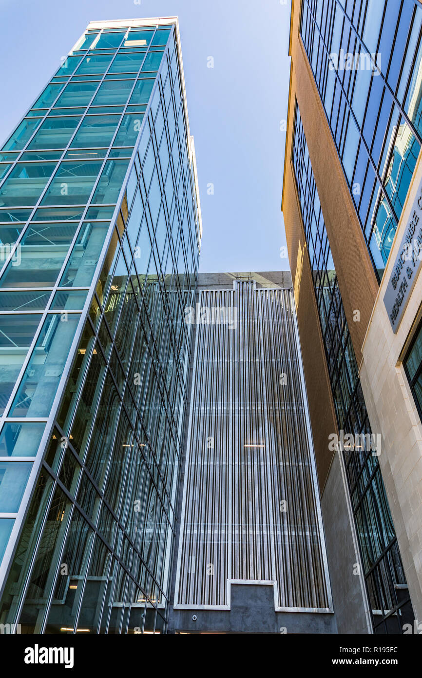 ASHEVILLE, NC, Stati Uniti d'America-10/25/18: Il Buncombe County Health & Risorse Umane grattacielo. Foto Stock