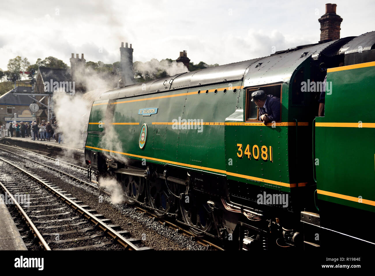 Visita SR Battle of Britain classe pacific No 34081 '92 Squadron' aspetta alla stazione di Grosmont, dopo aver effettuato il banking del treno 1104 da Pickering, 30.09.2018. Foto Stock