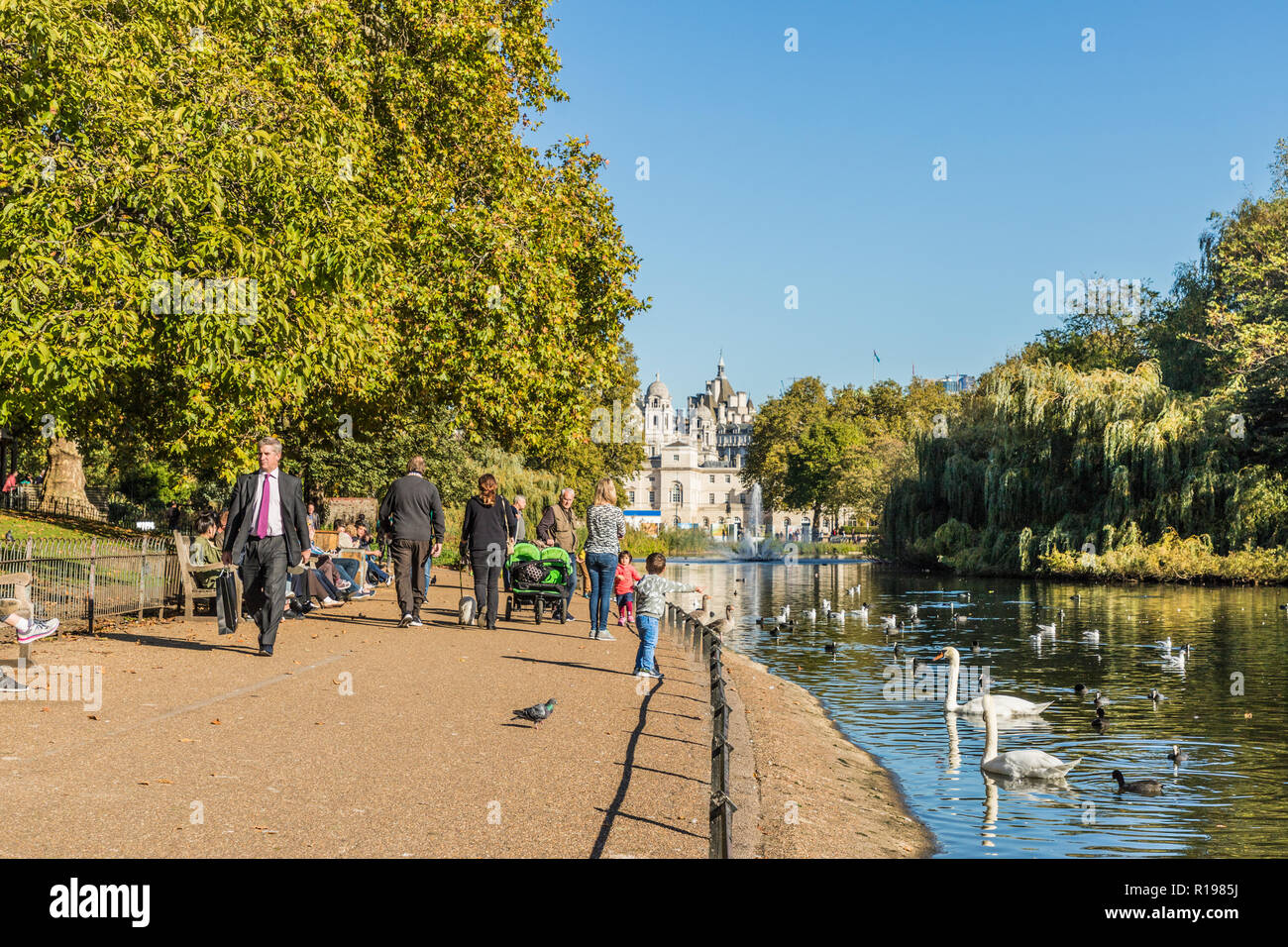 Londra. Novembre 2018. Una vista in St James Park a Londra Foto Stock