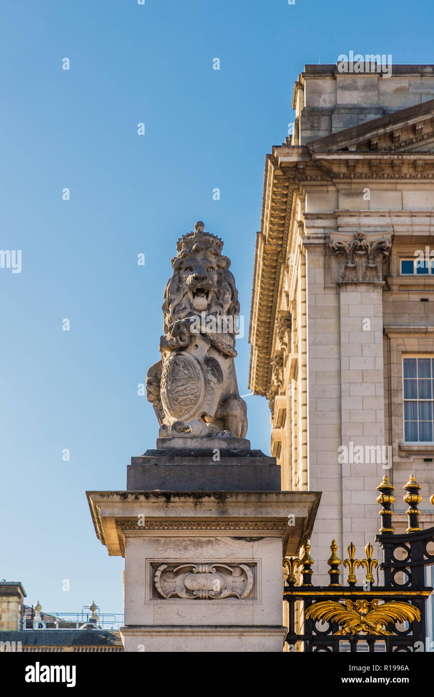Una vista tipica a Buckingham Palace Foto Stock