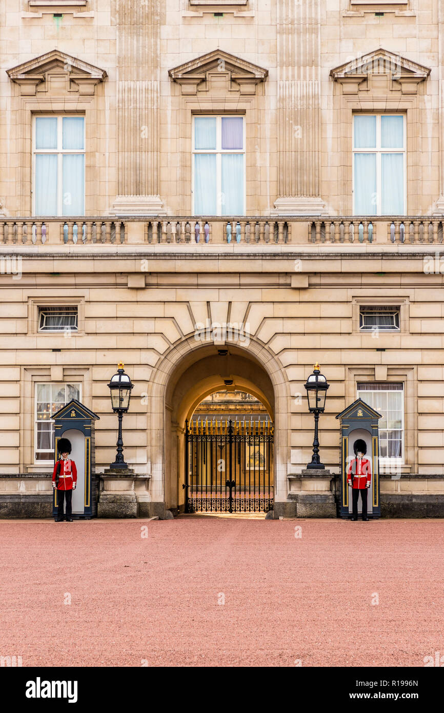 Una vista tipica a Buckingham Palace Foto Stock