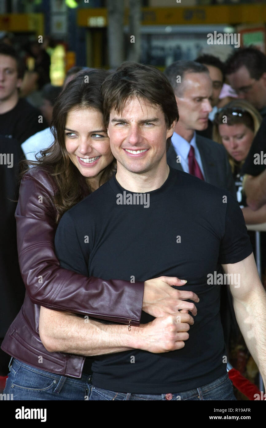 Katie Holmes, Tom Cruise 06/27/05 LA GUERRA DEI MONDI @ Grauman's Chinese Theater, Hollywood Foto di Ima Kuroda/HNW / PictureLux (27 giugno 2005) Foto Stock