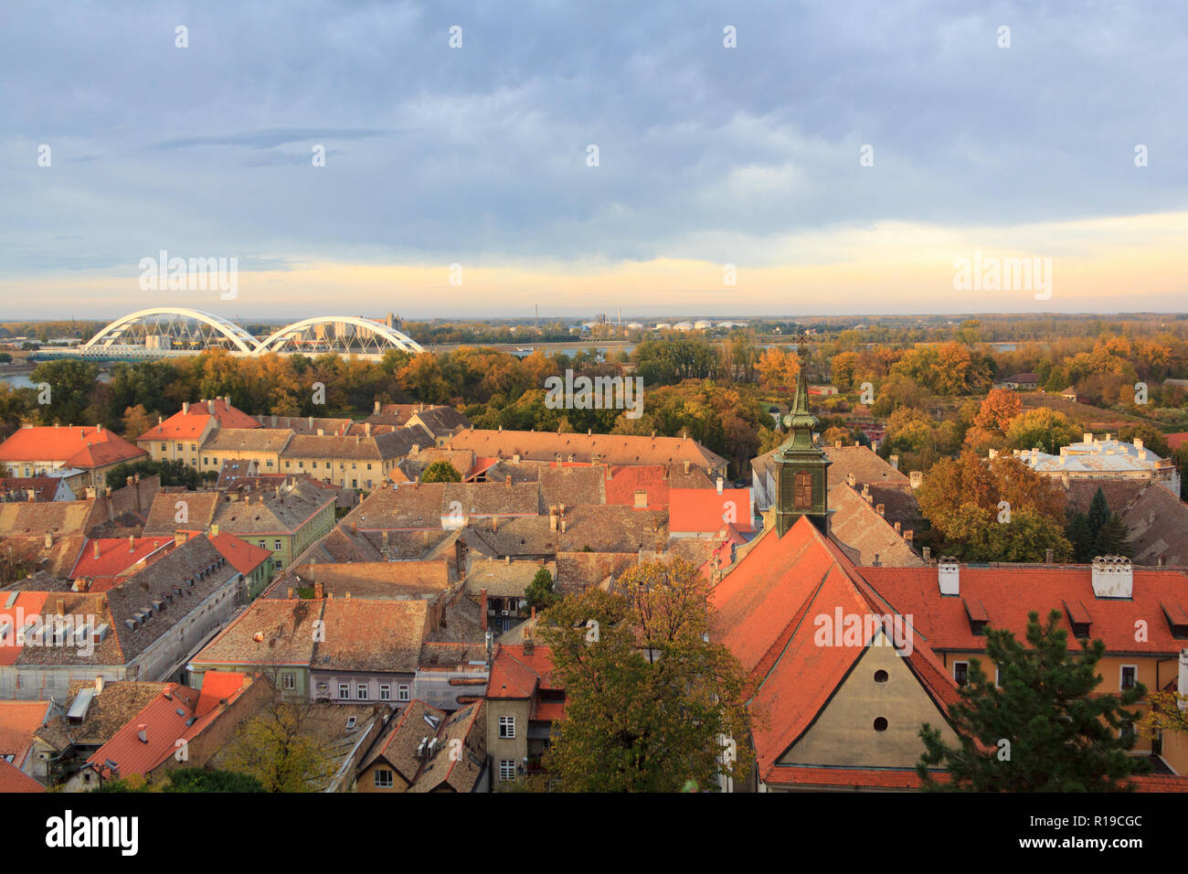 Autunno a Novi Sad visto dalla rocca Foto Stock