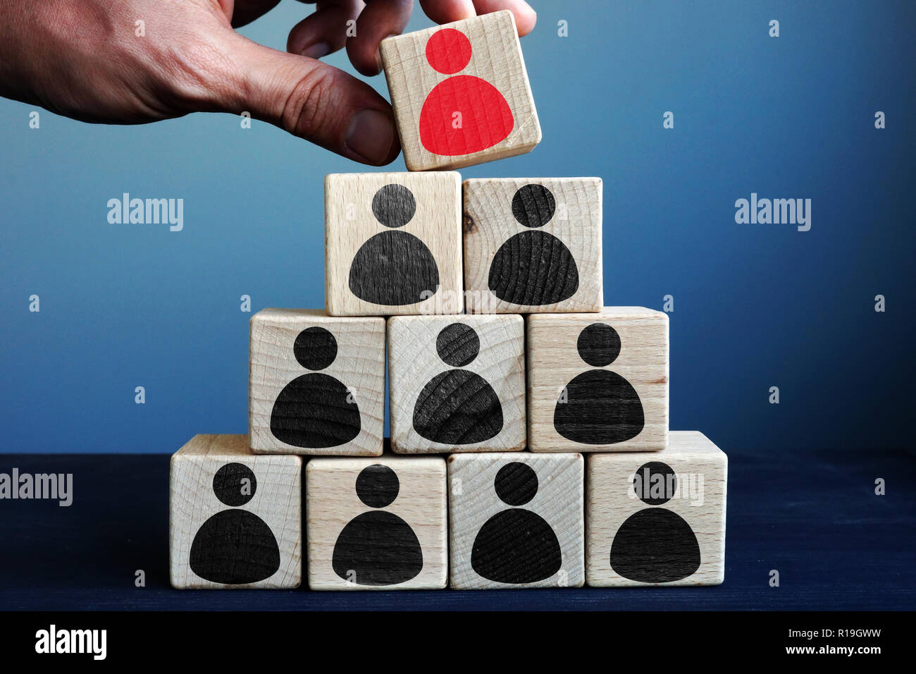 Il management e la leadership nel business. Pyramid dai cubi. Foto Stock