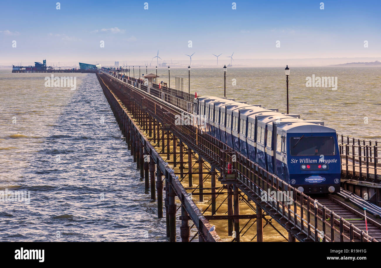 Southend Pier e il treno. Foto Stock