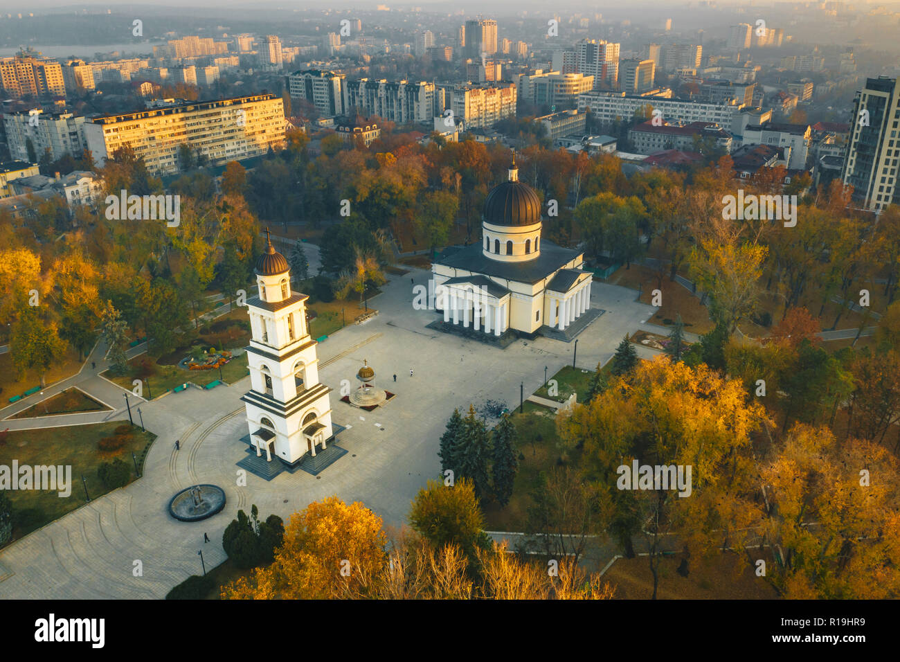 Chisinau, la città capitale della Repubblica di Moldavia. Vista aerea di Chisinau metropolitan central park, da fuco Foto Stock