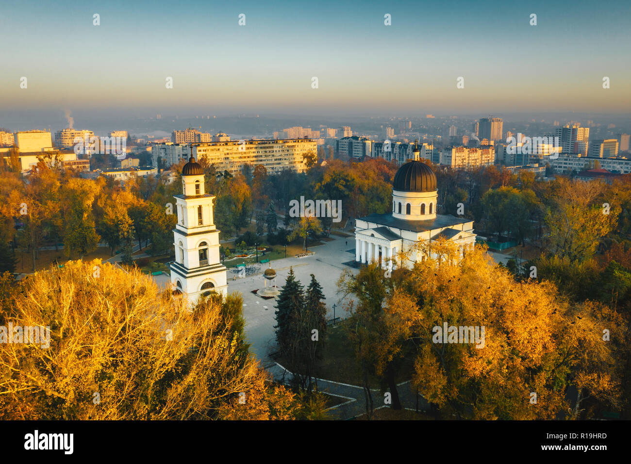 Tramonto a Chisinau, Repubblica di Moldavia. Fotografia aerea Foto Stock